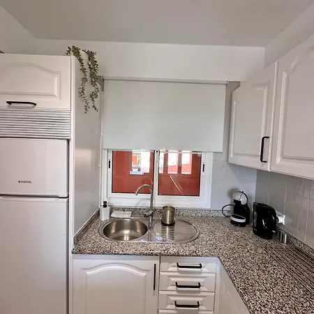 Sun & Heated Pool Apartment