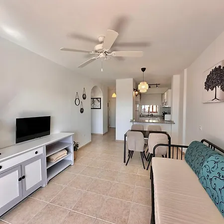 Sun & Heated Pool Apartment *
