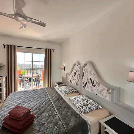 Sun & Heated Pool Apartment *
