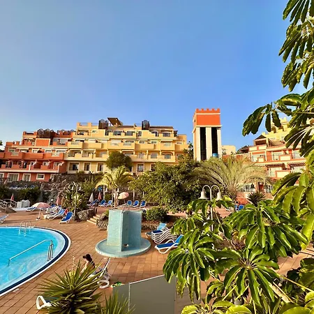 Sun & Heated Pool