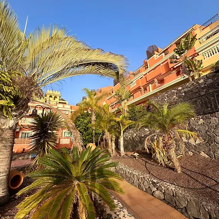 Sun & Heated Pool Los Cristianos (Tenerife)